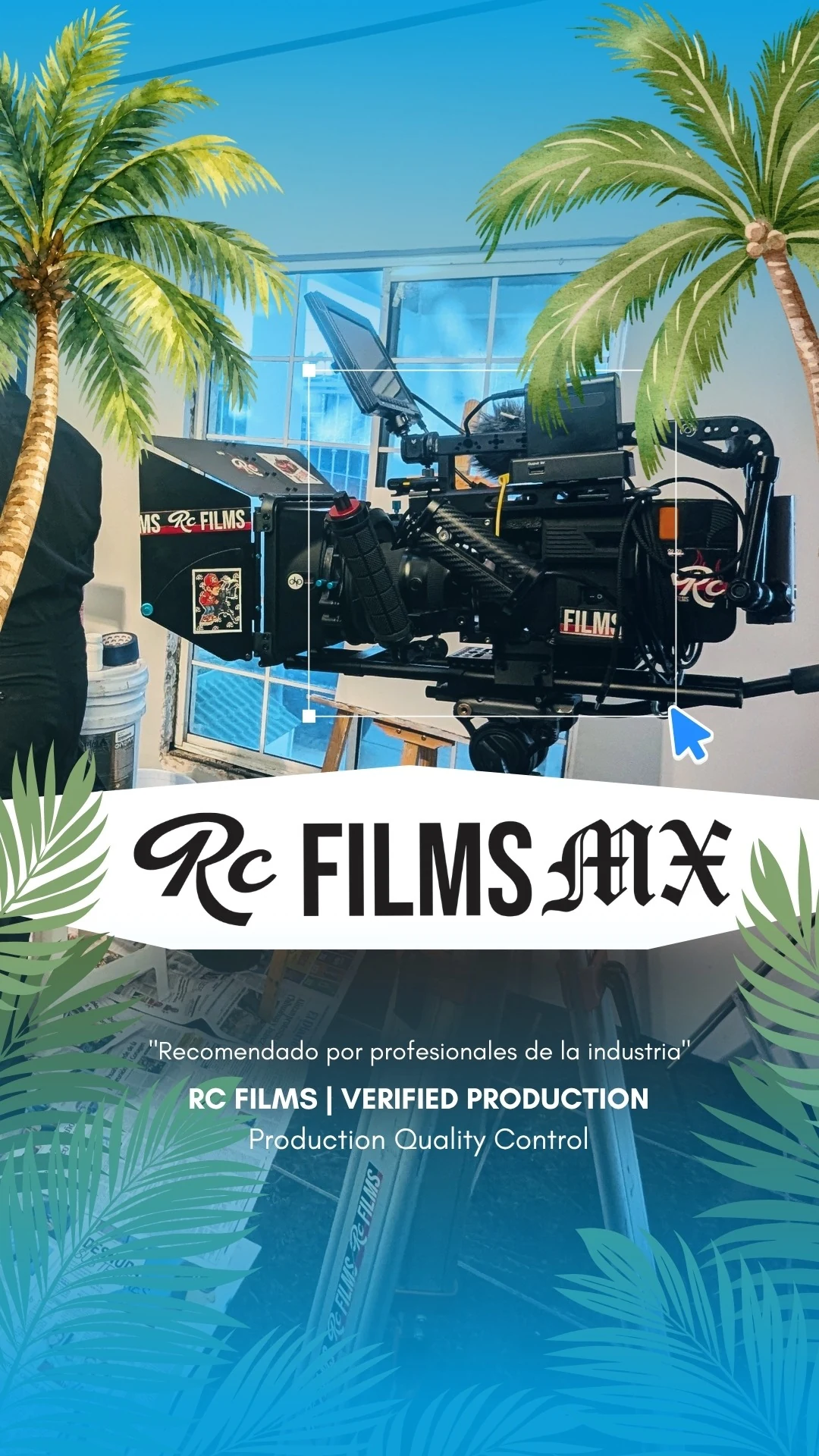 Pieza vertical de RC Films MX con una cámara cinematográfica, palmeras y una composición azul.